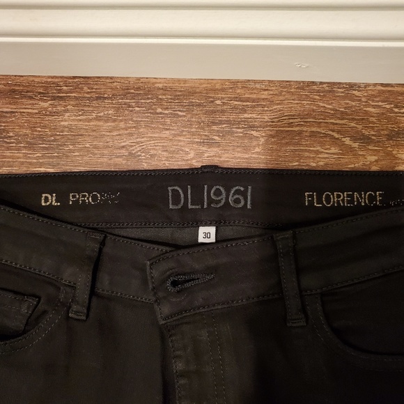 DL1961 Black Ankle Cut Jeans - Picture 2 of 2